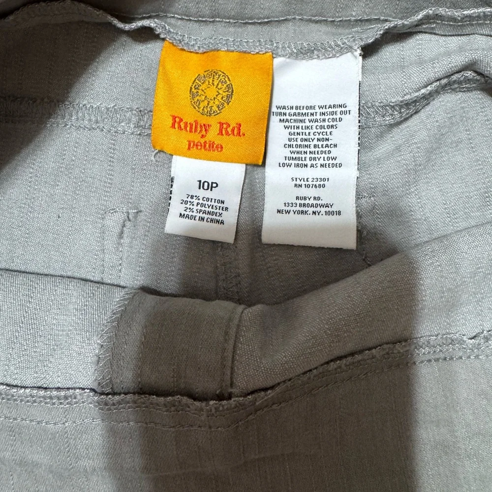 Ruby Rd. Gray Petite Pants - Picture 3 of 3